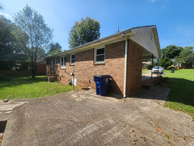 Building Photo - Three bedroom home near Winston Lake
