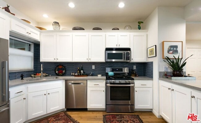 Foto del edificio - 12603 Moorpark St