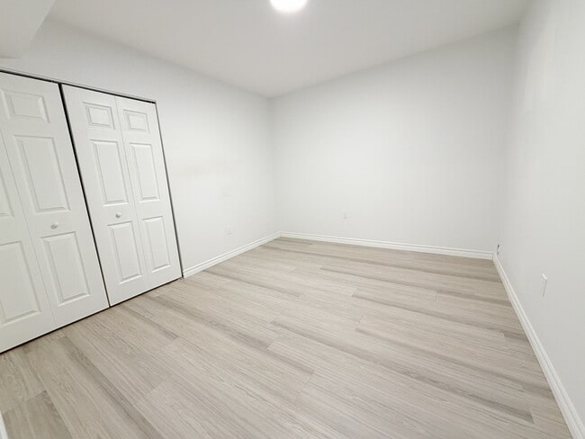 Building Photo - 3250 River St