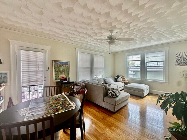 Building Photo - 66 Craigie St