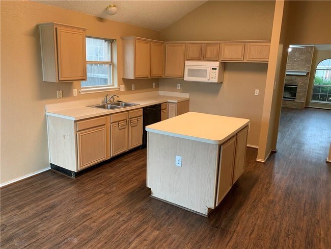 Building Photo - 709 Trees Dr