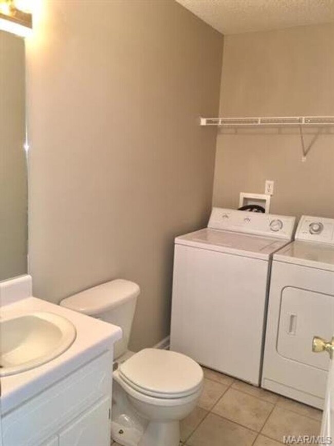 Foto del edificio - 218 Foxchase Ln