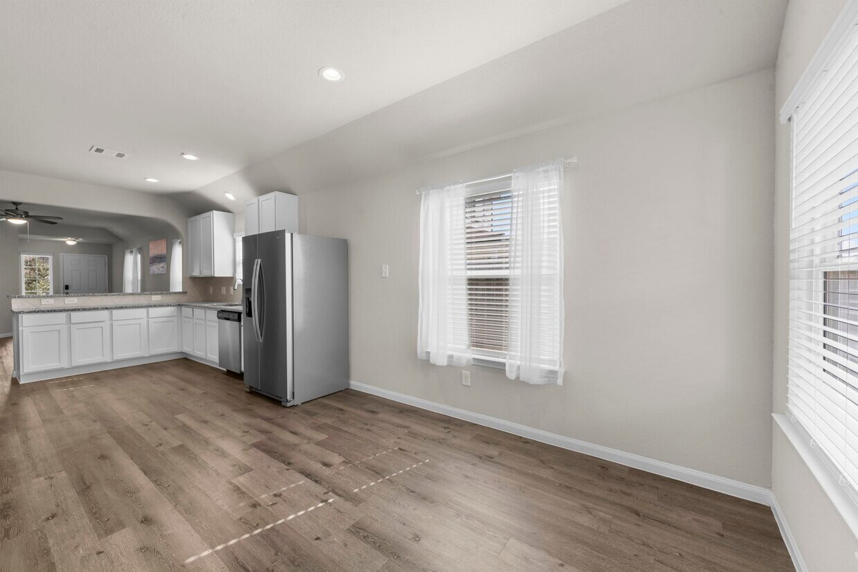 Building Photo - 14091 Chinook Dr