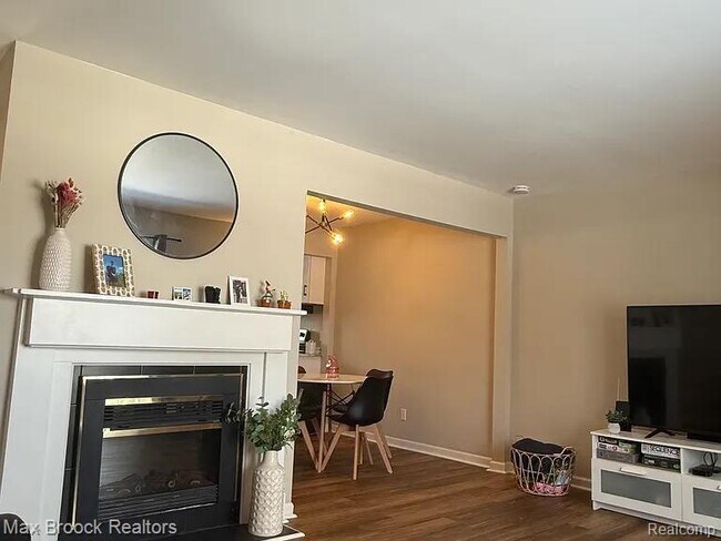 Foto del edificio - 42556 Plymouth Hollow Dr