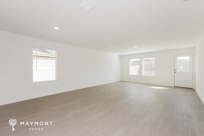 Building Photo - 1047 Neyland Dr