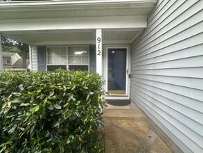 Building Photo - 912 Bellgate Ct