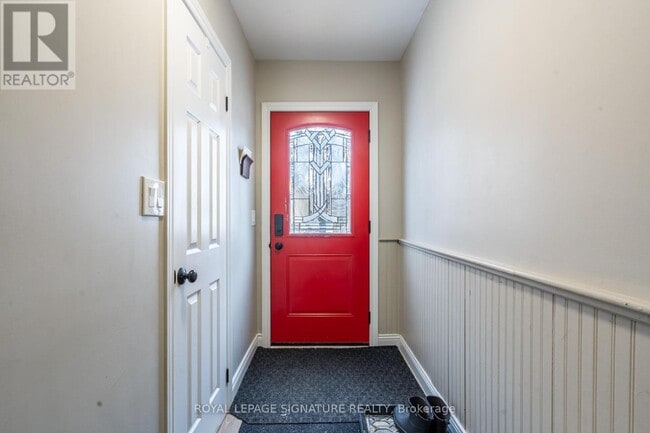 Building Photo - 34 Bond St S