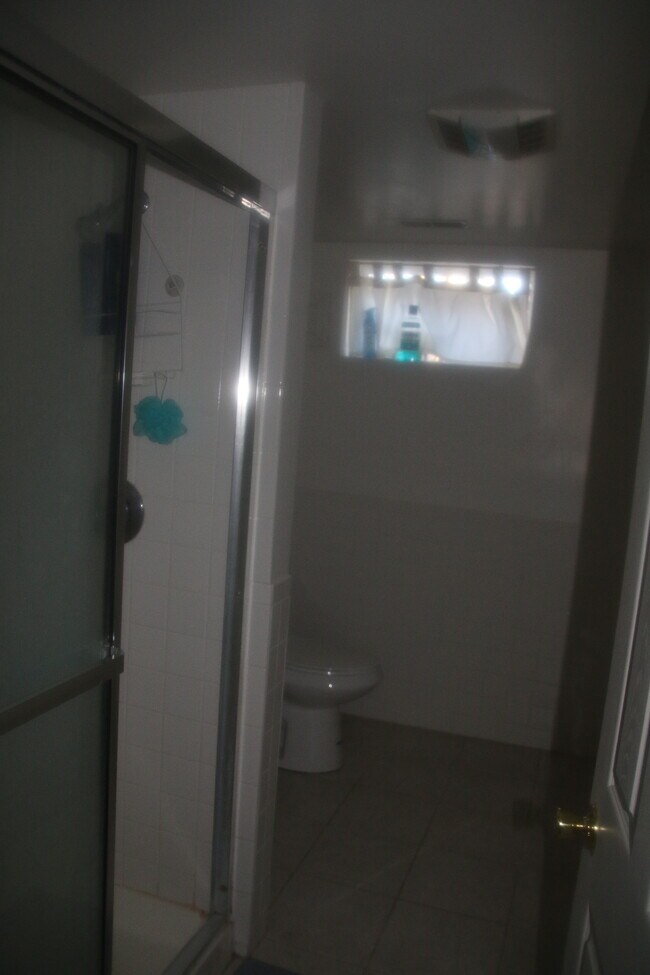 Baño completo - 11116 Orleans Way