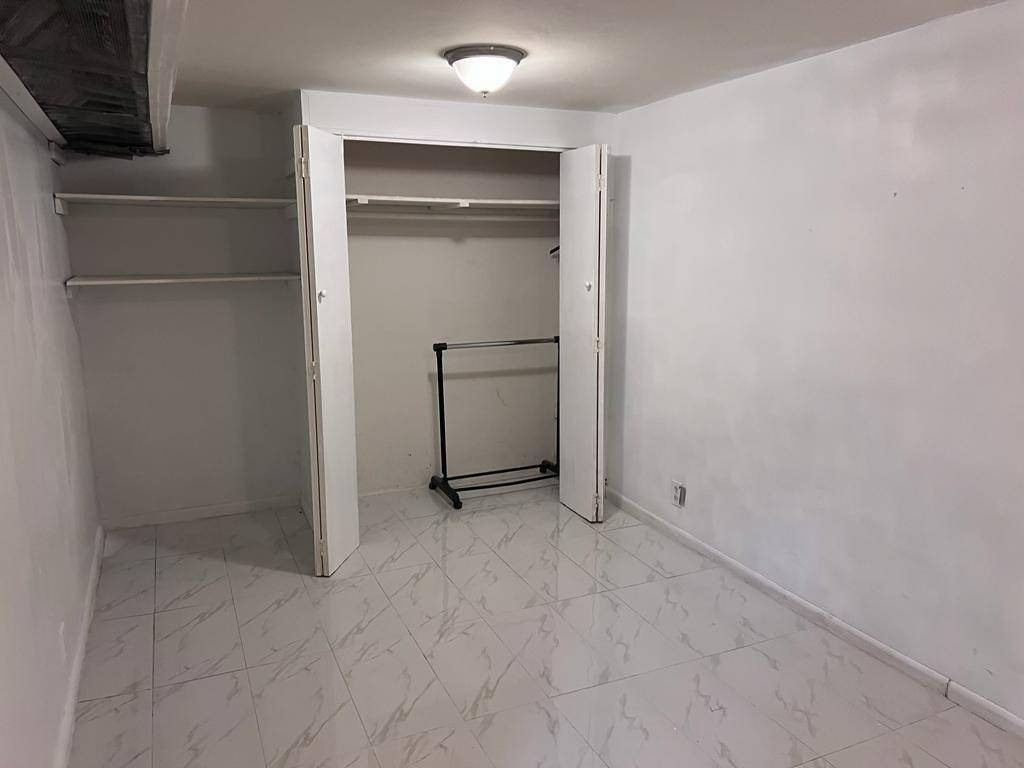 Foto principal - 30-11 85th St