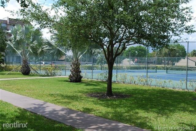 Foto del edificio - 1 br, 1 bath Condo - BRIARWINDS CONDO PH 1