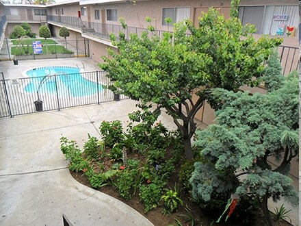 Piscina - 1021 W. 161st St.