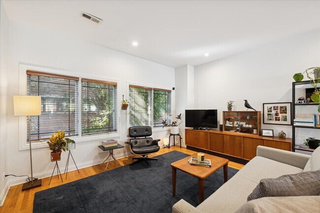 Foto del edificio - 2455 W Ohio St