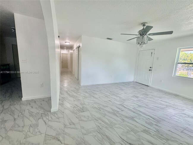 Foto del edificio - 526 SW 7th Ct