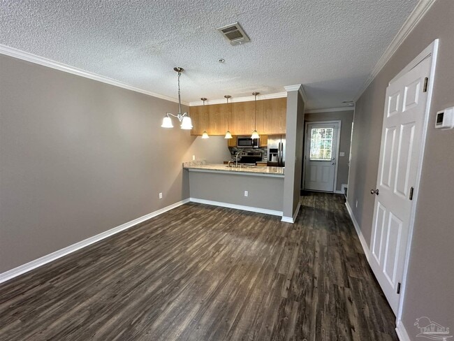 Building Photo - 150 S Crow Rd