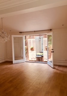 Living Room - 607 N Windsor Blvd