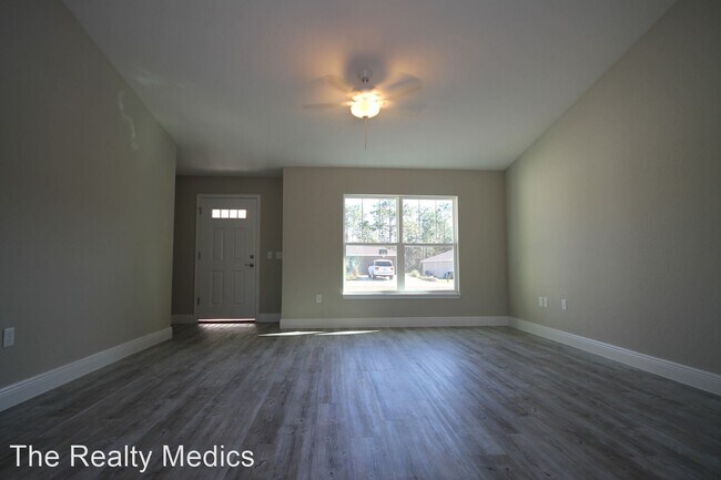 Building Photo - 3 br, 2 bath House - 32 Fir Dr