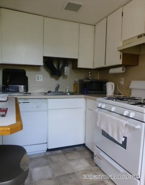 Primary Photo - 124 Sutherland Rd