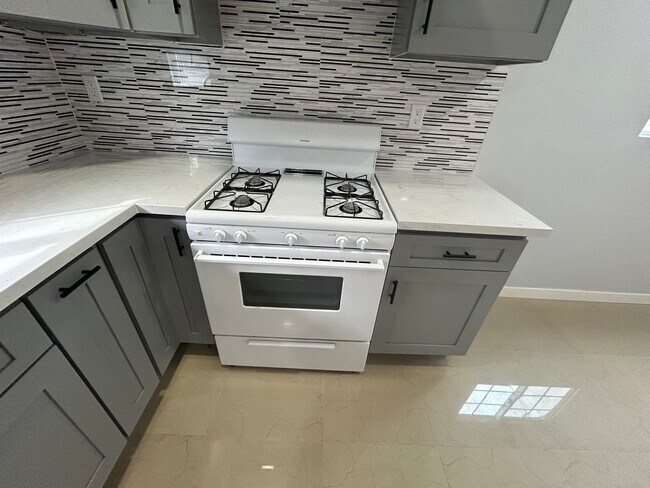 Building Photo - Charming 2-Bedroom ADU House for Rent in Garden Grove