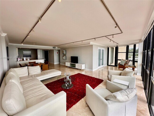 Building Photo - 6423 Collins Ave