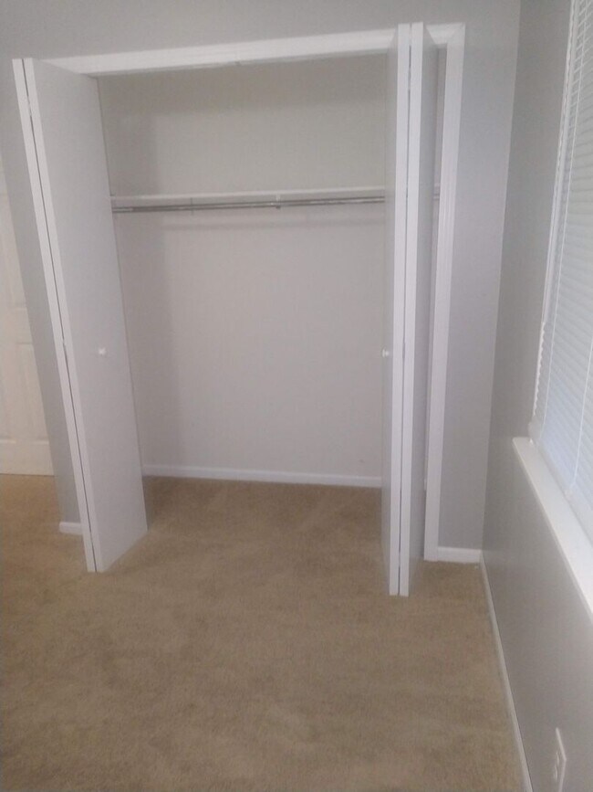 Building Photo - Three Bedroom Ranch Available July 2026!