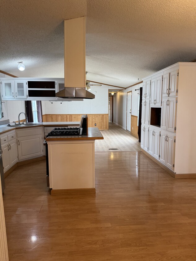 kitchen - 954 N McCue St