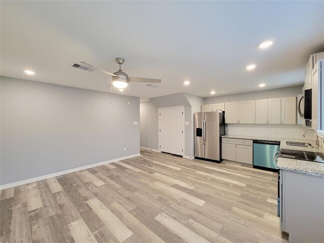 Building Photo - 7204 Sandle St