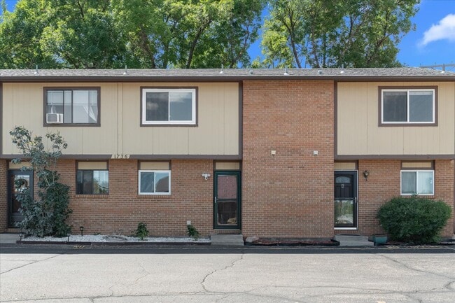 Building Photo - 1736 Palm Dr