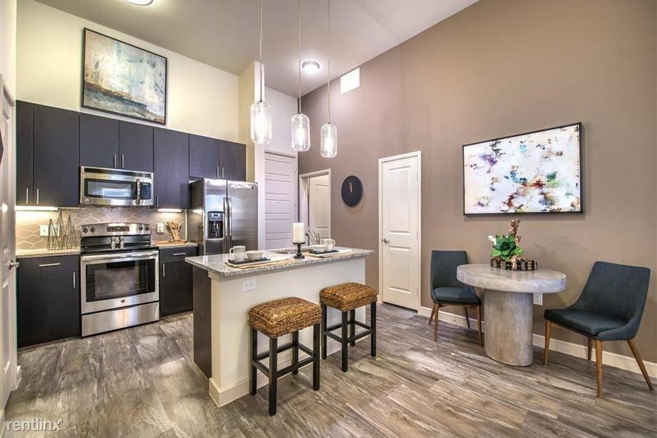 Foto principal - 2130 W Holcombe Blvd