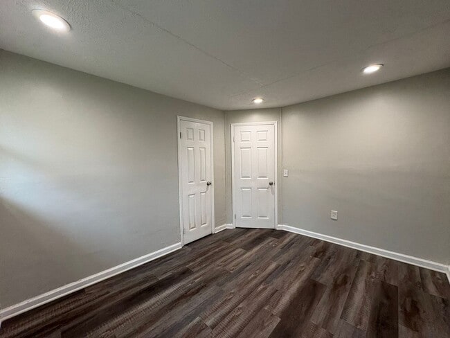 Building Photo - Spacious 3 Besroom Home Brunswick OH