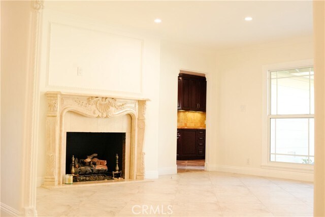 Building Photo - 2741 E Glenoaks Blvd