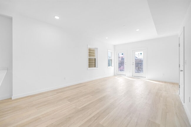 Building Photo - 418 11th St