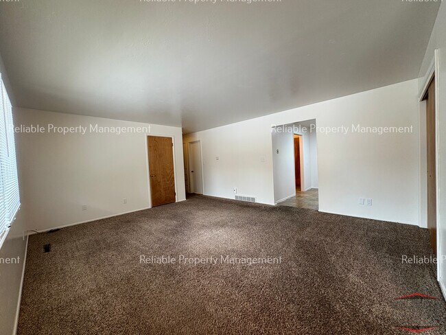 Foto del edificio - 319 Cottage Pl