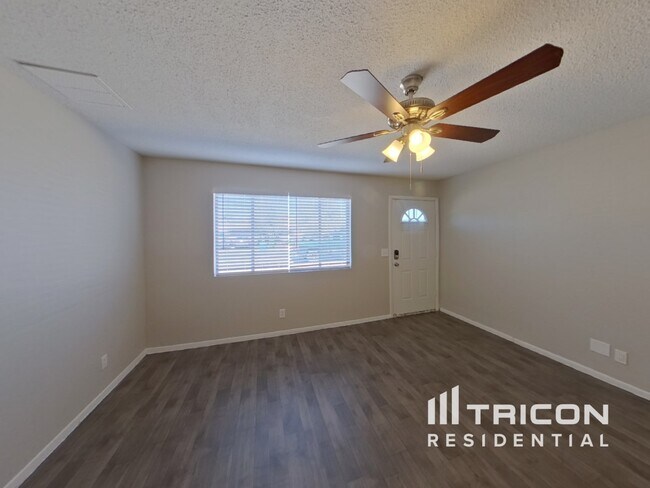 Building Photo - 3325 W Windrose Drive Phoenix AZ