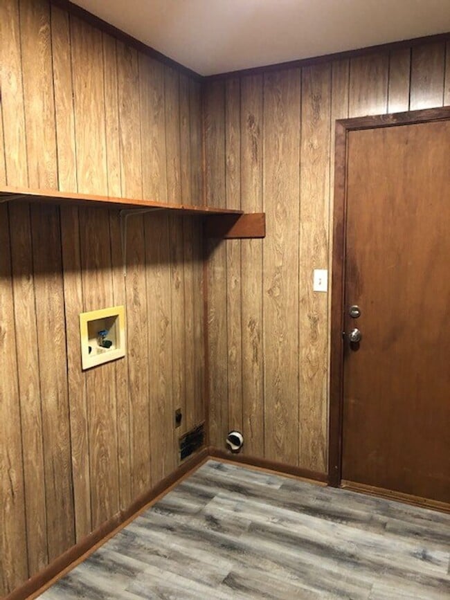 Foto del edificio - Renovated 3 Bedroom 1 Bath Home on 1 Acre for Rent!