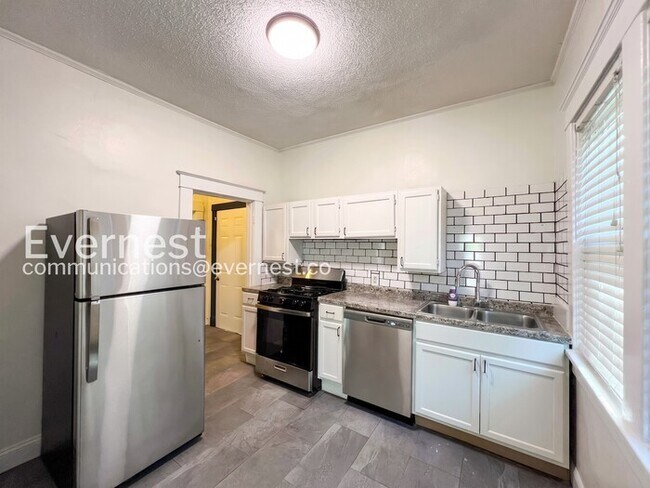 Foto del edificio - 1489 Faxon Ave