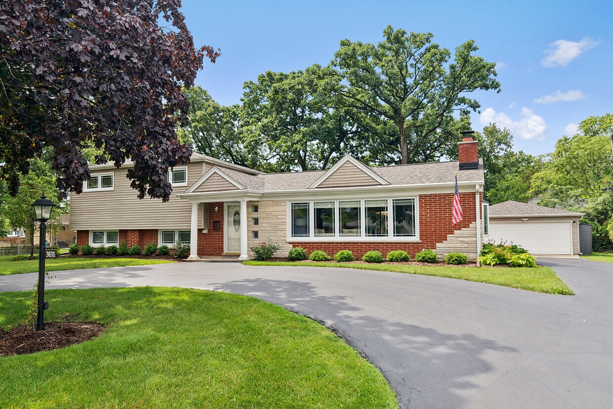 Primary Photo - 3831 Lindenwood Ln