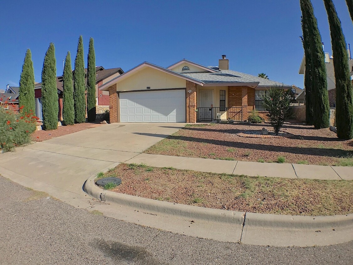 Foto principal - North Hills 3 Bed Refrig A/C!