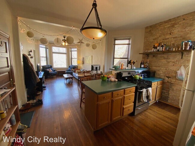 Building Photo - 3 br, 2 bath Apartment - 909 W Dakin St