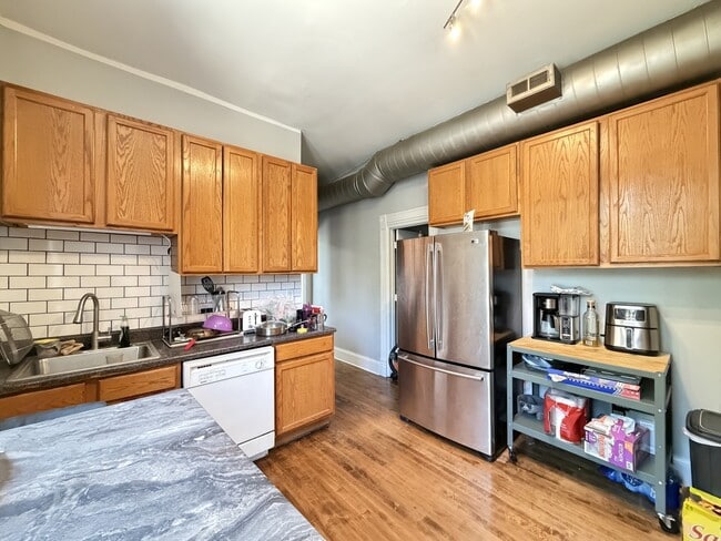 Building Photo - 1042 N Rockwell St