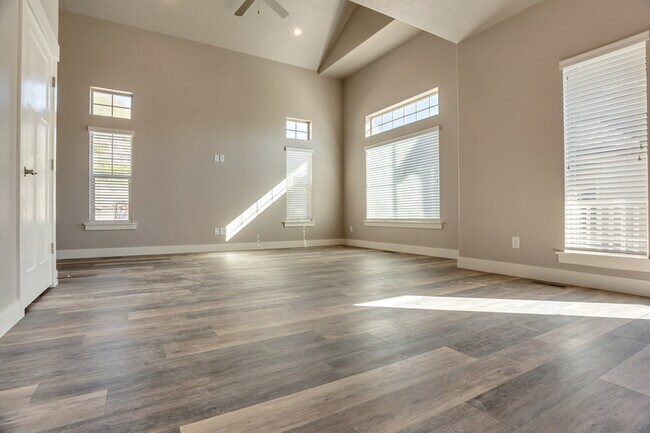 Building Photo - 1680 E Aspen Summit Dr