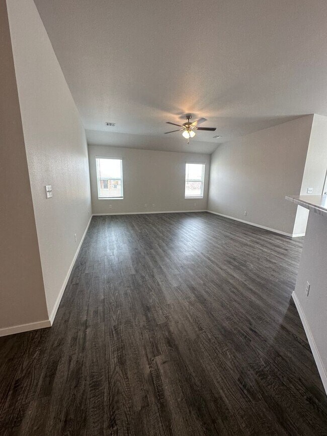 Foto del edificio - *Tax Relief Special!* NEW Three Bedroom | ...