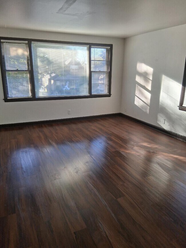 Building Photo - 4900 N 40th St