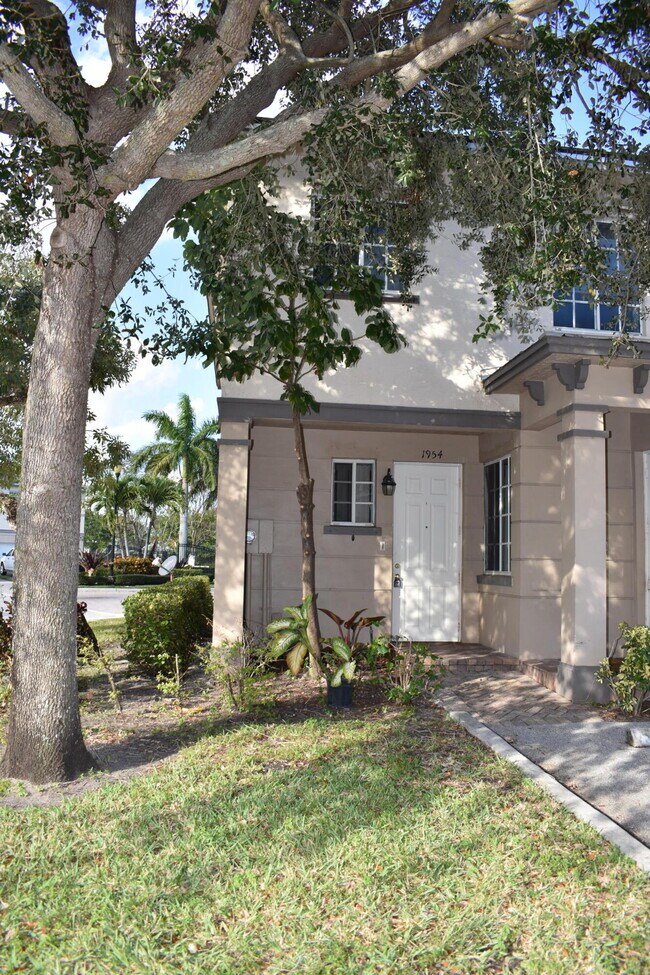 Foto del edificio - 1954 Marsh Harbor Dr