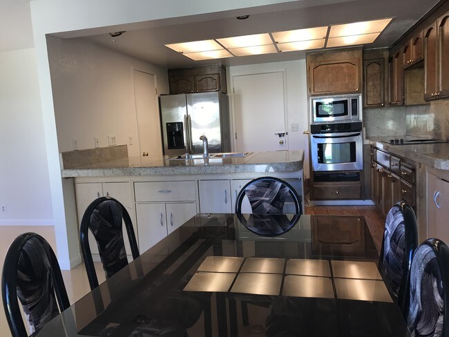 Cocina y comedor - 3575 Lehigh Dr