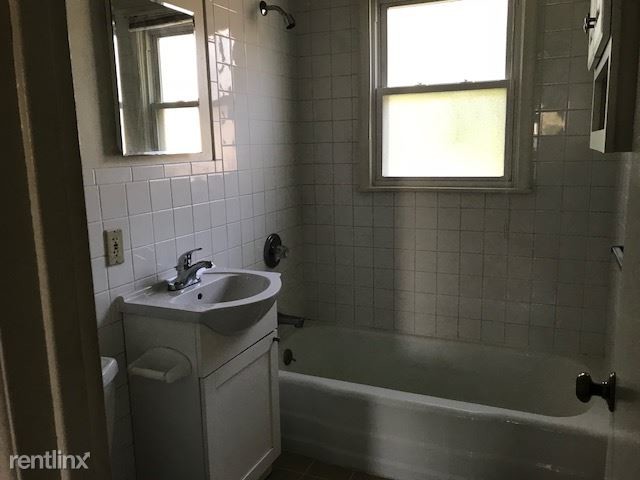 Building Photo - 2 br, 1 bath Apartment - 3106 W Mentor