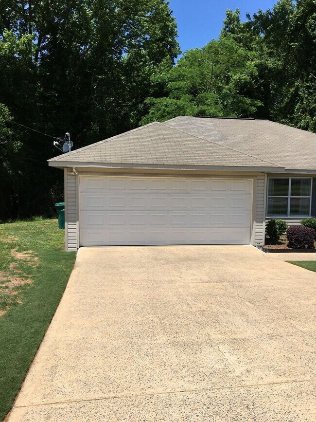 Foto del edificio - Home for Rent in Elrod... Available to View Now!!!