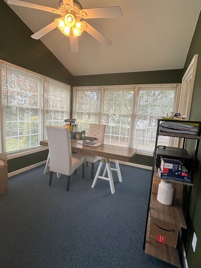 Building Photo - Stunning 5 bedroom 5 Full Bath Home in Solon