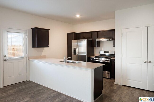 Building Photo - 837 Piney Bend