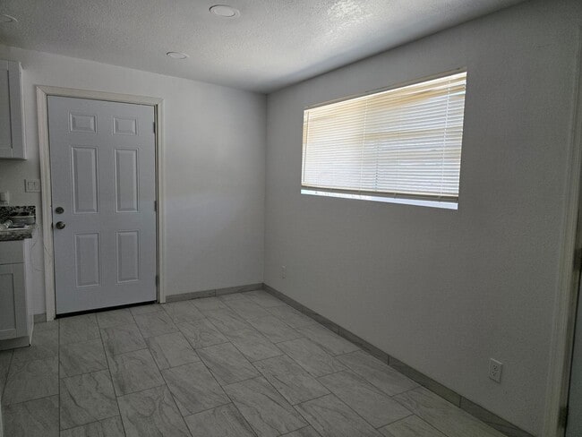 Foto del edificio - 511 N Iroquois Ave