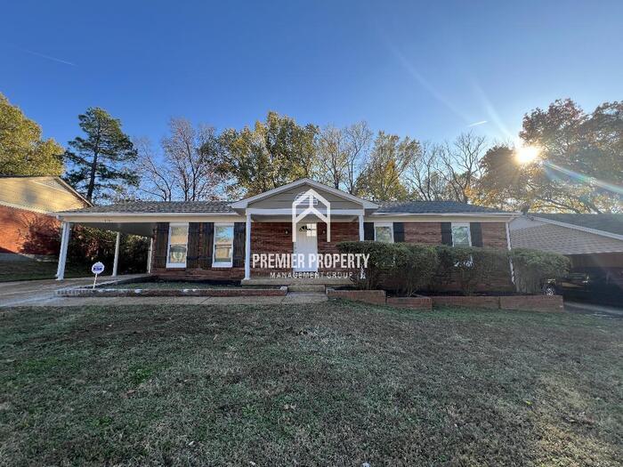 Primary Photo - 4343 Riche - HALF OFF FIRST MONTH'S RENT!